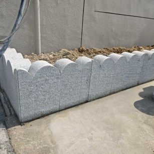 商丘 芝麻白花岗岩花边石铺装效果图