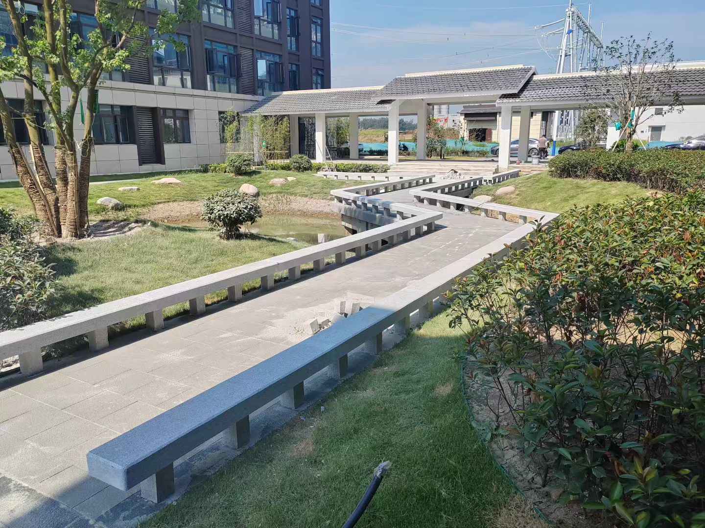 商丘 芝麻灰小区坐凳&栏杆安装效果