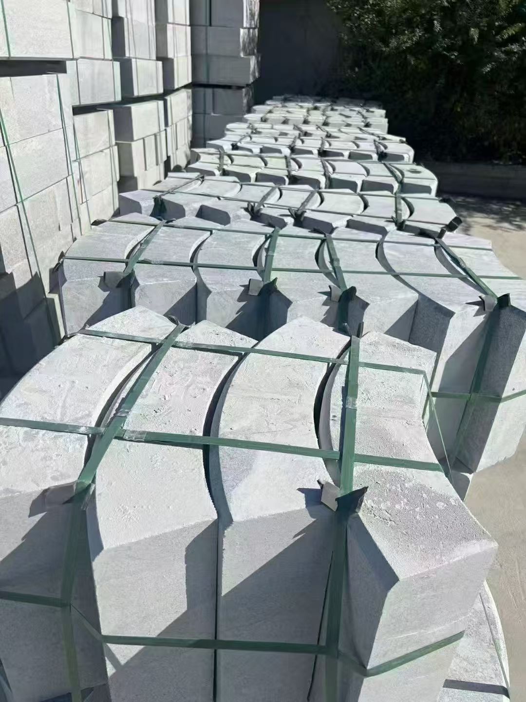 商丘 芝麻灰弧形路沿石