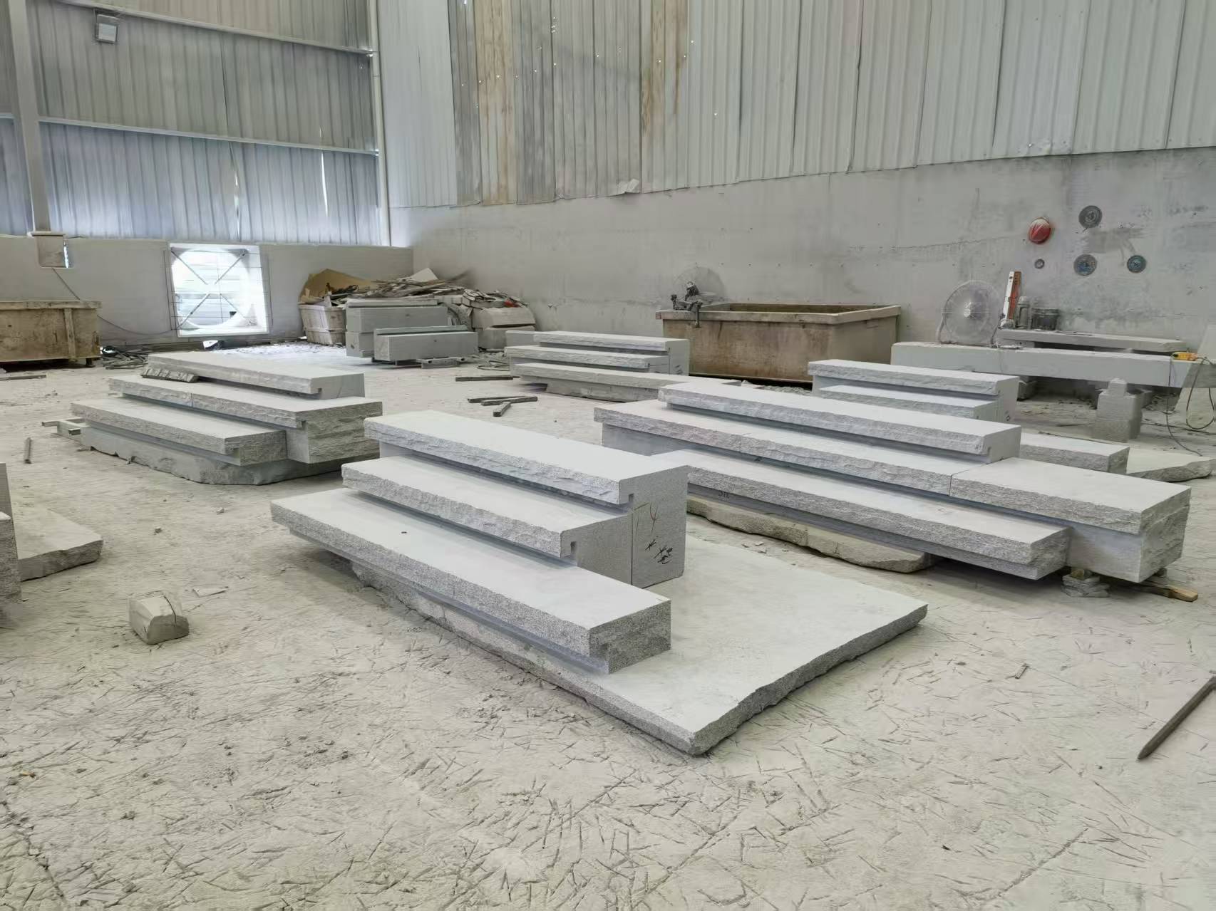 商丘 整石台阶（大面火烧+侧面自然面），出货前厂内拼装