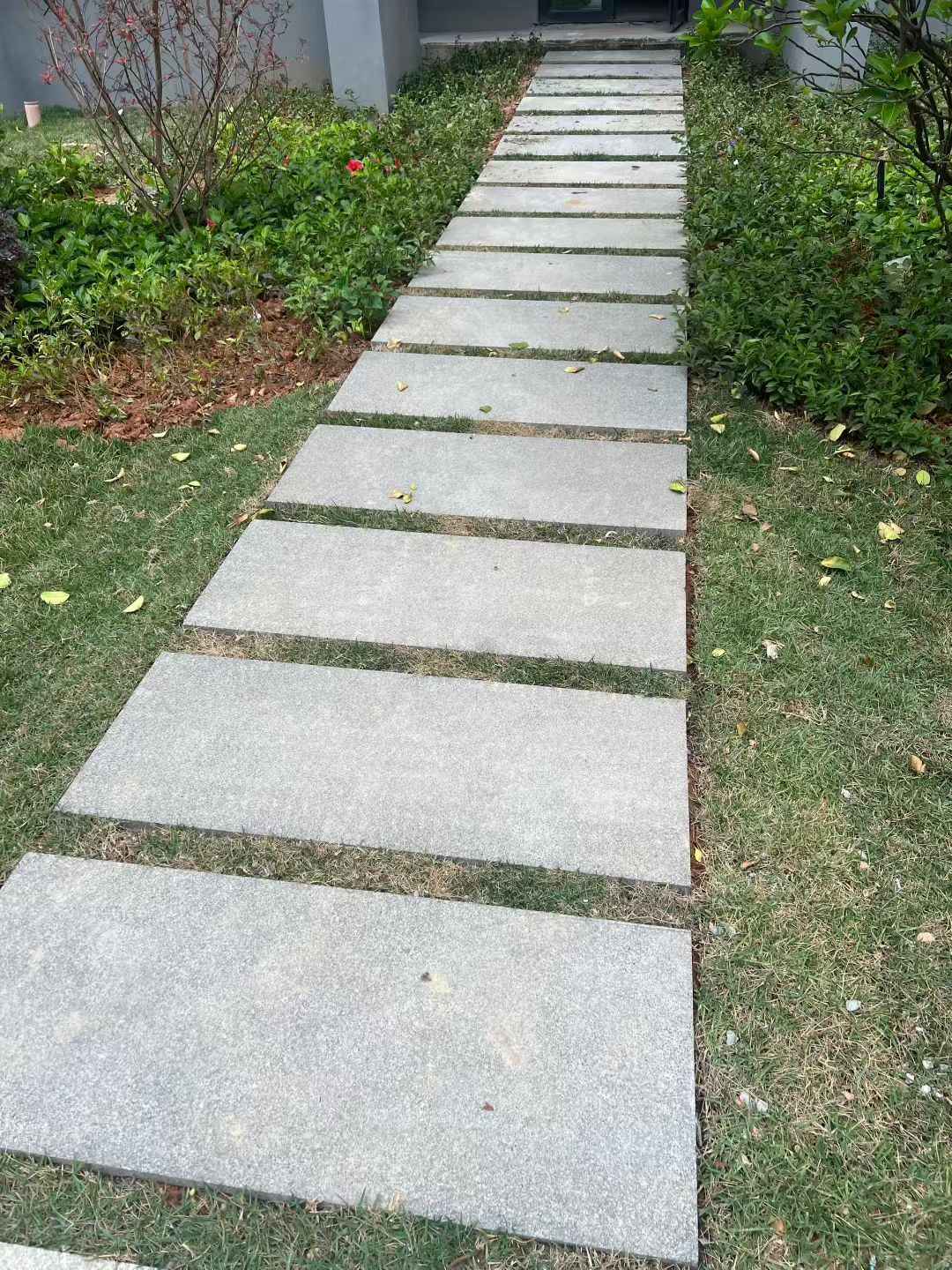 商丘 芝麻黑小区踏步、汀步石铺装效果