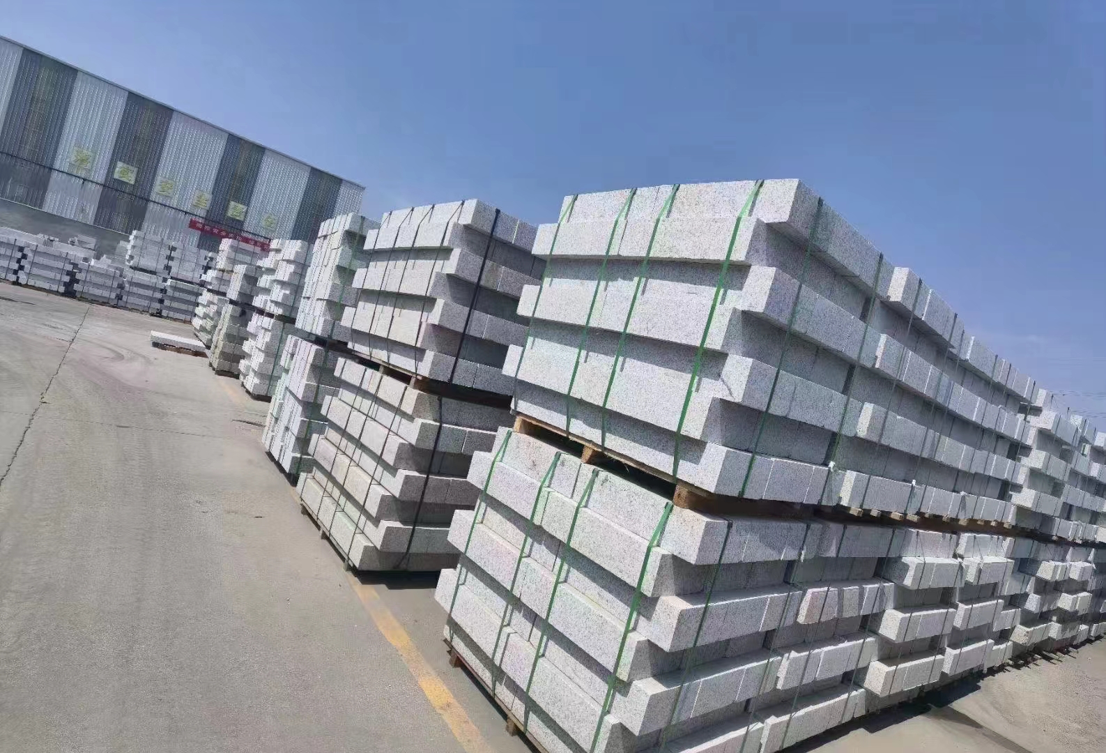 商丘芝麻白路沿石如何进行正确铺设